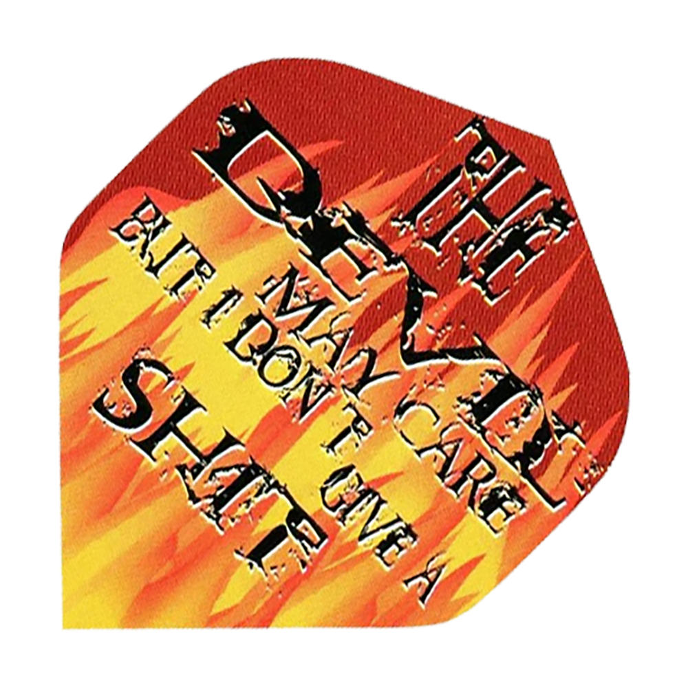 Das Bild zeigt ein Dart-Flight mit Flammenmotiv und auffälligem Schriftzug. Auf dem Flight steht: "THE DEVIL MAY CARE BUT I DON'T GIVE A SHITE".