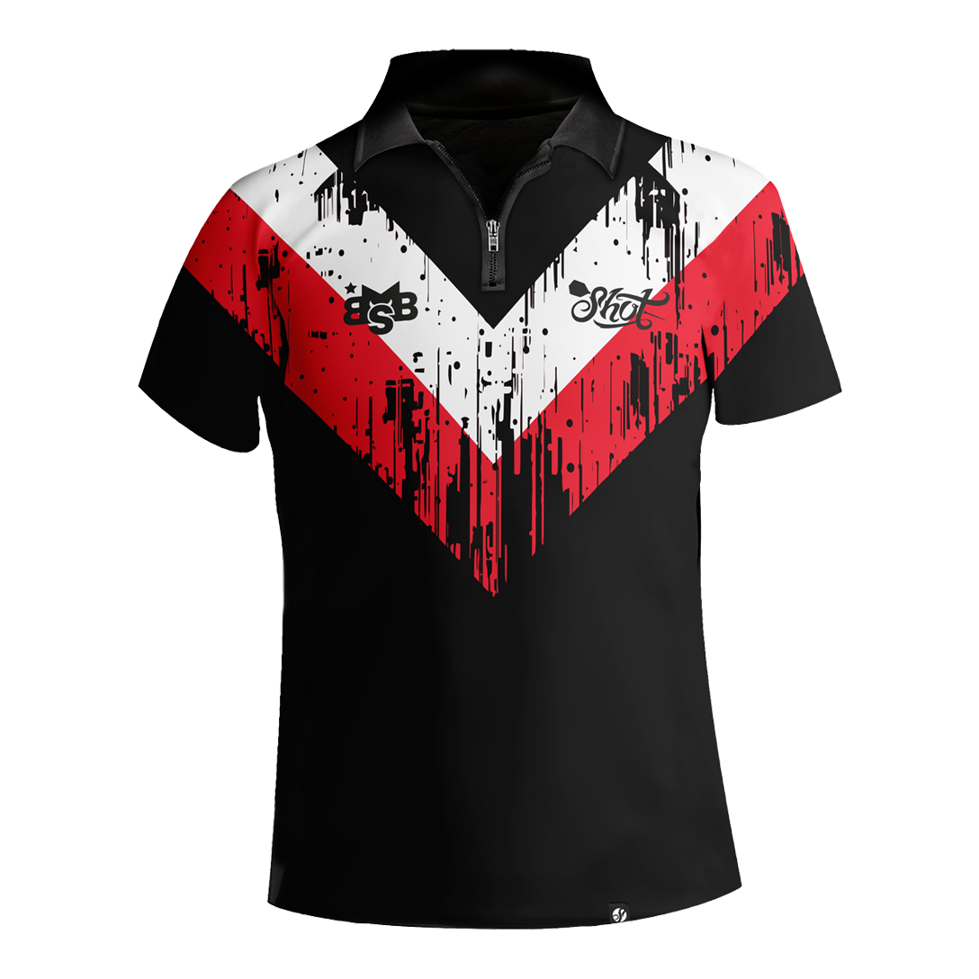 Shot Michael Smith White Stripe dart shirt Dieses Bild zeigt das "Shot Michael Smith White Stripe Dartshirt". Das Shirt ist schwarz mit auffälligen roten und weißen Streifen im V-Design und hat einen kurzen Reißverschluss am Kragen.