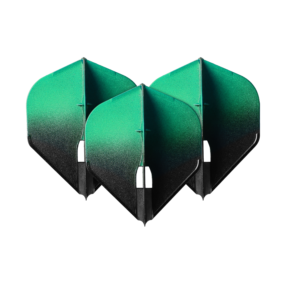 L-Style Two Tone L1PRO Flights Das Bild zeigt drei grün-schwarze Dartflights in einer Zweiton-Optik. Sie sind nebeneinander angeordnet und haben eine auffällige Farbverläufe von grün zu schwarz.