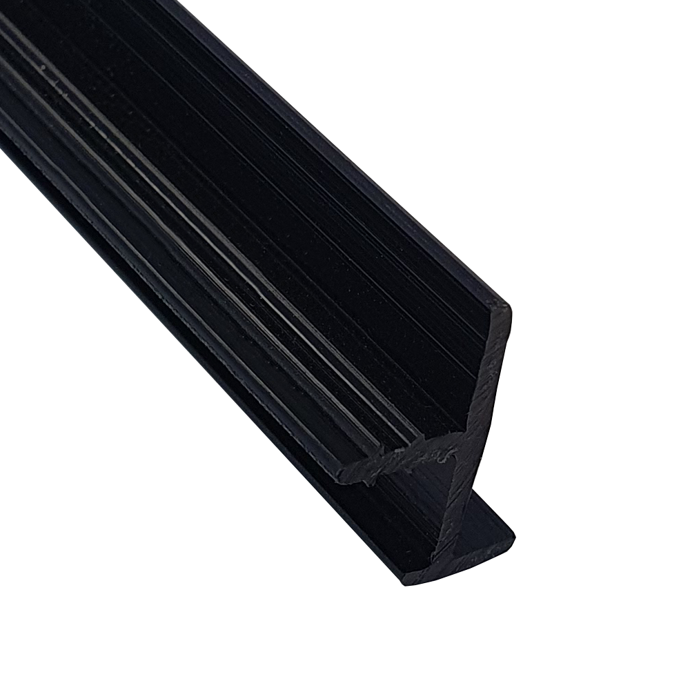 GMD2_L-wen_Dart_Ersatzteil_T-Molding_Ring_2 Das Bild zeigt ein schwarzes T-Molding-Profil, das als Ersatzteil verwendet wird. Es handelt sich um das Original Ersatzteil "Löwen Dart T-Molding Ring".