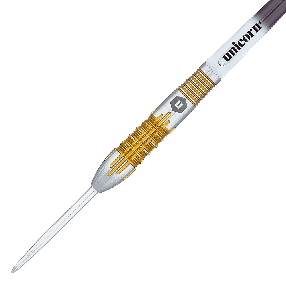 27706_Unicorn_Pro-Tech_Style1_Steeldarts_2 Das Bild zeigt einen silbernen Steeldartpfeil mit goldenen Rillen. Auf dem Schaft steht das Wort "unicorn".