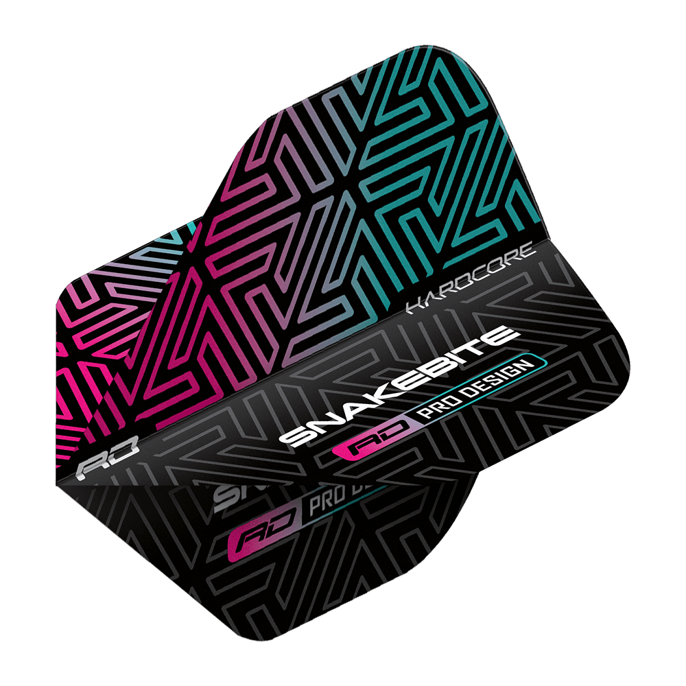 TF6822_Red_Dragon_Hardcore_Peter_Wright_Snakebite_Black-Rainbow_Standard_Flights_2XJFX2bnjsj5Jb Das Bild zeigt ein Dartflight mit einem auffälligen, bunten Muster in Schwarz, Pink und Türkis. Auf dem Flight stehen die Wörter "Hardcore", "Snakebite" und "Pro Design".