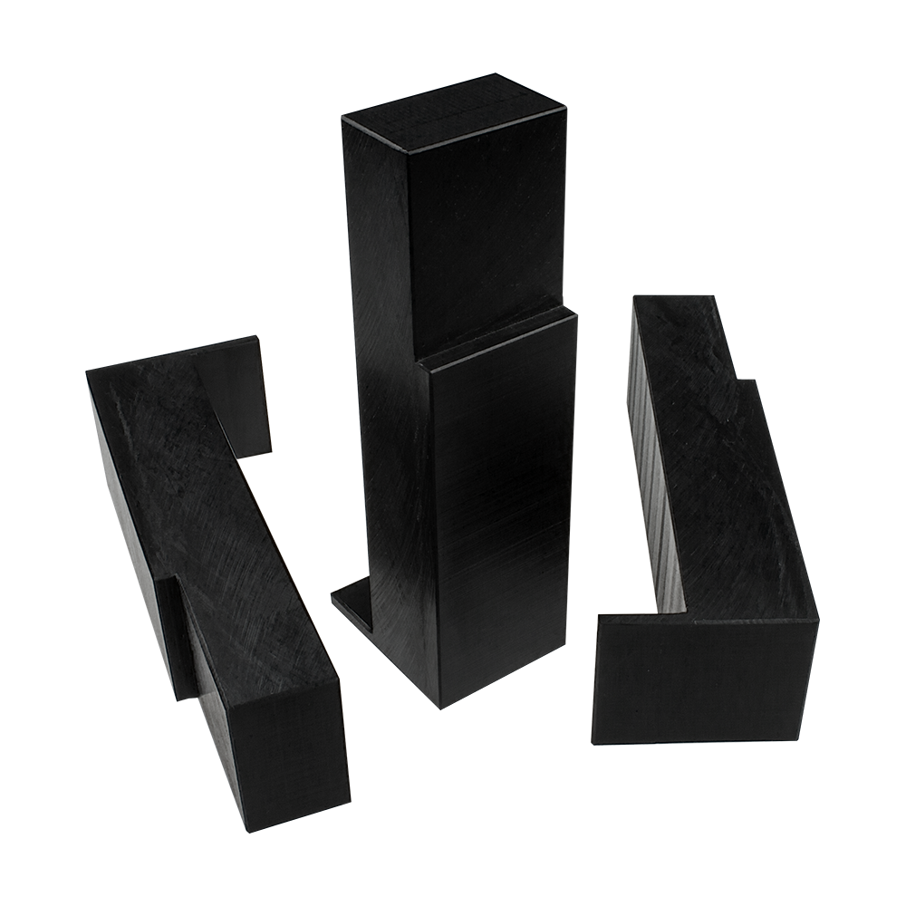 MC_Scolia_Abstandshalter_zur_Wandmontage_1 Das Bild zeigt drei schwarze Abstandshalter aus Kunststoff zur Wandmontage. Sie sind speziell für die Scolia Home 1 entwickelt worden.