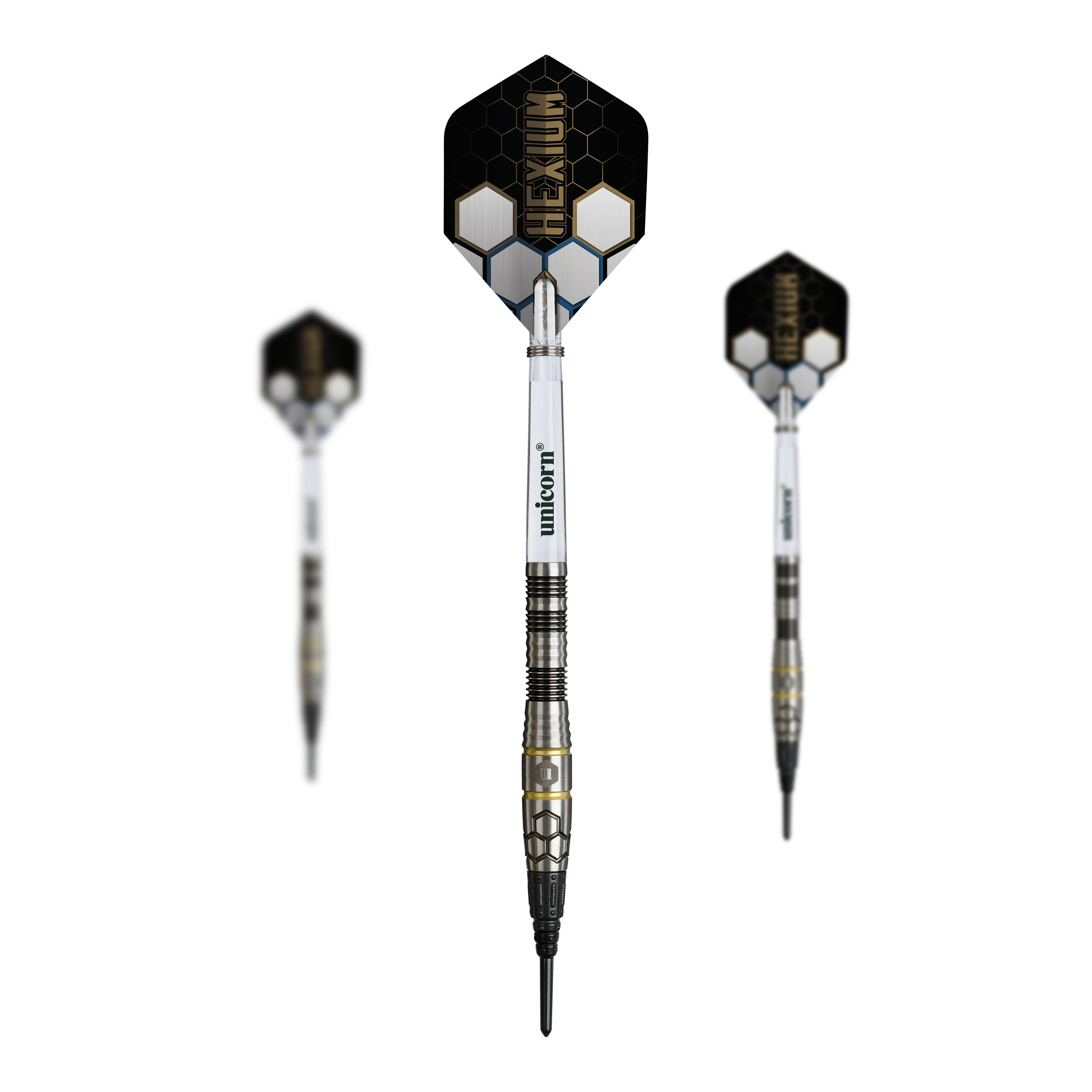 Dieses Set zeigt die Unicorn Hexium Style 01 Black & Gold Softdarts - 22g als Set. Perfekt für Spieler, die ein passendes, abgestimmtes Dart-Set suchen.