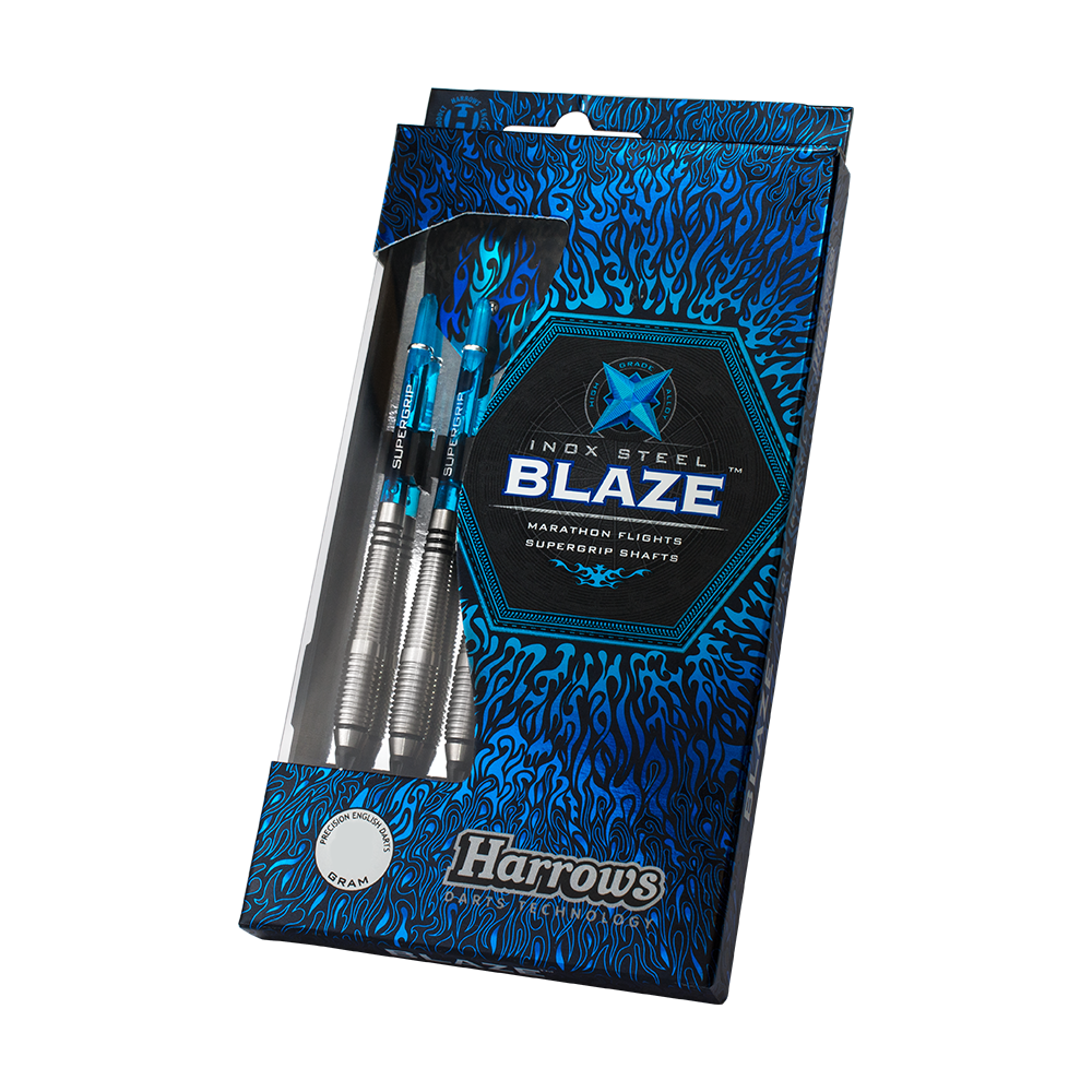 HA13968-B_Harrows_Blaze_Style_B_Softdarts_3_-4_Harrows_Plastikbox Die Abbildung zeigt die Harrows Blaze Style B Softdarts mit einem Gewicht von 18g in ihrer Verpackung. Das Design der Verpackung ist überwiegend blau mit Flammenmuster und klar sichtbarem Harrows-Logo.
