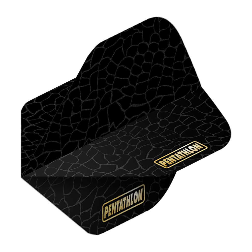 Pentathlon Flights RT Scales Das Bild zeigt das Produkt "Pentathlon RT Scales No2 Standard Flights". Die Flights sind schwarz mit einem dezenten Muster und dem goldenen "Pentathlon"-Logo.