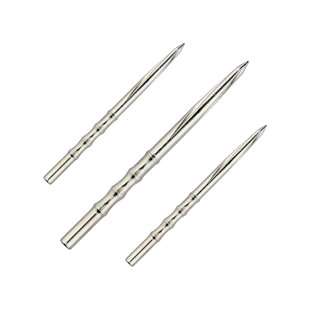 Unicorn Volute Scalloped Steel Dart Tips Das Bild zeigt drei silberne Steeldartspitzen der Marke "Unicorn Volute Scalloped". Die Spitzen haben eine glatte, spitz zulaufende Form mit wellenförmigen Vertiefungen.