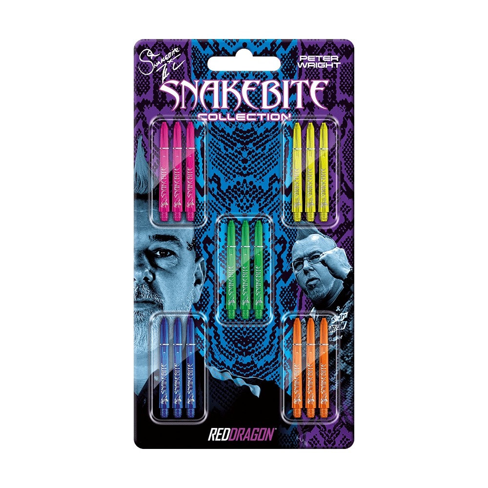 X0803_Red_Dragon_Peter_Wright_Snakebite_Shaft_Card_Medium_1 Das Bild zeigt die Verpackung des Produkts "Red Dragon Peter Wright Snakebite Shaft Card Medium" mit verschiedenfarbigen Dart-Schäften. Auf der Verpackung sind auch Bilder von Peter Wright und ein farbenfrohes Schlangenhautmuster zu sehen.