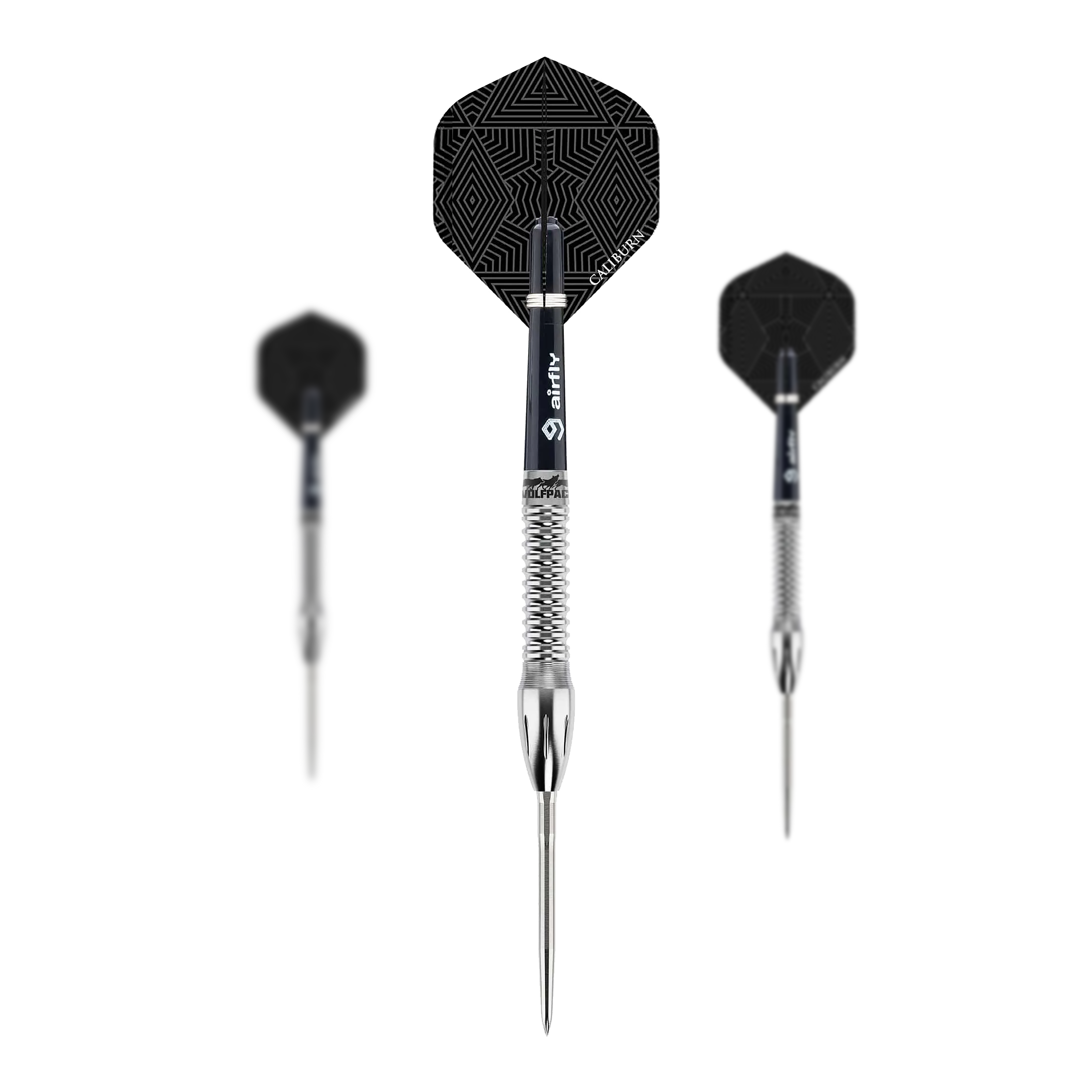 Caliburn Wolfpack W4 steel darts - 20g Das Bild zeigt drei Steeldarts des Produkts „Caliburn Wolfpack W4 Steeldarts - 20g“. Die Darts haben silberne Spitzen und Schäfte sowie schwarze Flights mit geometrischem Muster.