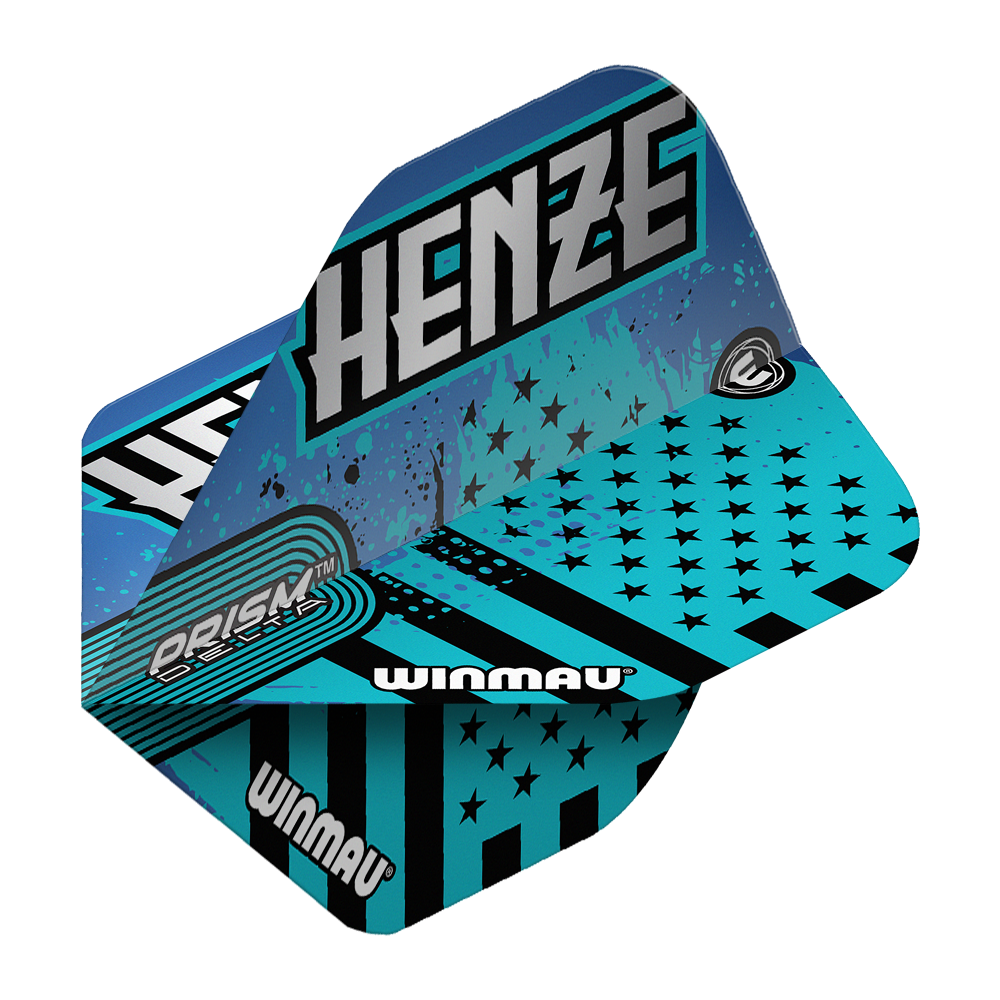 Winmau Prism Delta Rick Henze Standard Flights Das Bild zeigt die Winmau Prism Delta Rick Henze Standard Flights in einem auffälligen blauen Design mit schwarzen Sternen und Streifen. Auf den Flights steht der Name "Henze" und das Winmau-Logo ist deutlich sichtbar.