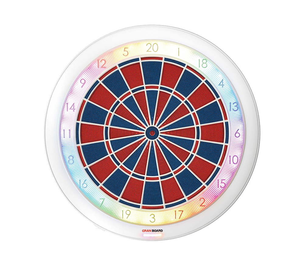 g01440_GranBoard_132_Elektronisches_Dartboard_1m77s3IgqhPA78 Das Bild zeigt das GranBoard 132 Elektronisches Dartboard. Das Dartboard hat ein rundes Design mit bunten LED-Lichtern am Rand.