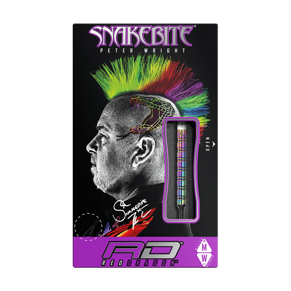 RD1571_Red_Dragon_Peter_Wright_Snakebite_1_Rainbow_Softdarts_3 Die Verpackung zeigt die Red Dragon Peter Wright Snakebite 1 Rainbow Softdarts mit einem Gewicht von 18 g. Auf der Schachtel ist ein Porträt mit buntem Irokesenschnitt und Schlangentattoo zu sehen.