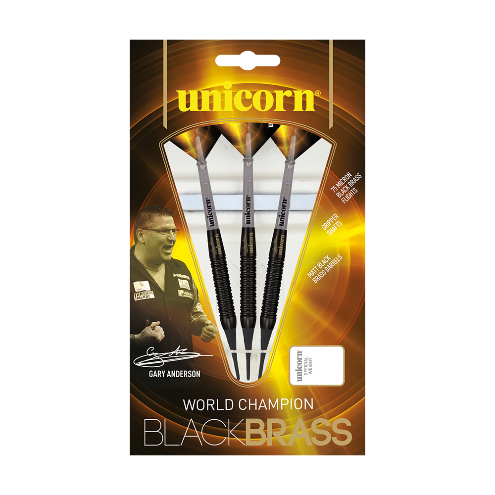 23664_Unicorn_World_Champion_Gary_Anderson_Black_Brass_Softdarts_3 Das Bild zeigt eine Packung „Unicorn World Champion Gary Anderson Black Brass Softdarts - 19 g“. Die Verpackung enthält drei schwarze Softdarts und trägt das Bild sowie die Unterschrift von Gary Anderson.