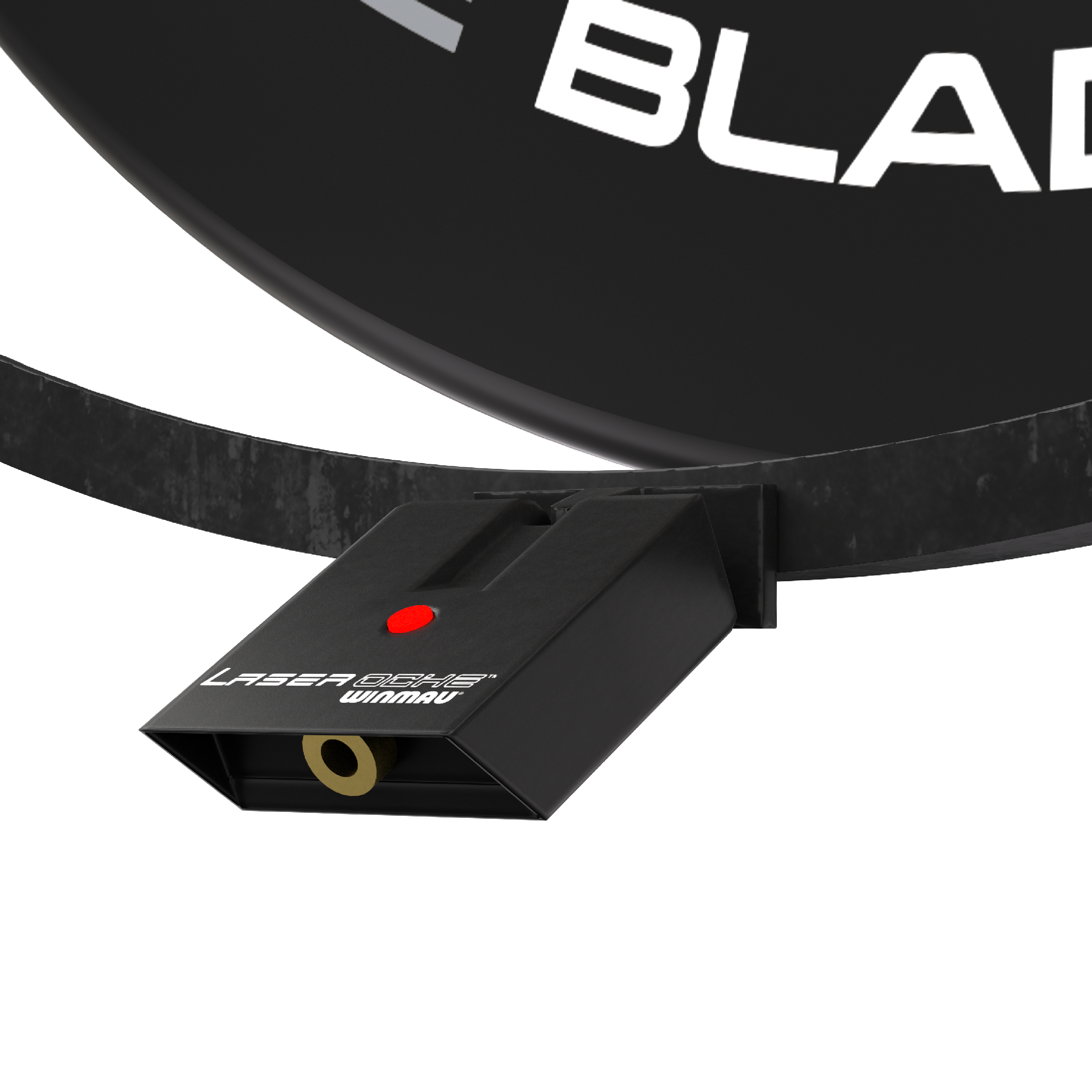 Winmau Plasma Accessory Set Das Bild zeigt das Winmau Plasma Zubehör Set, das an einem Dartboard befestigt ist. Sichtbar ist ein schwarzes Gerät mit der Aufschrift "Laser Oche Winmau" und einem roten Knopf.