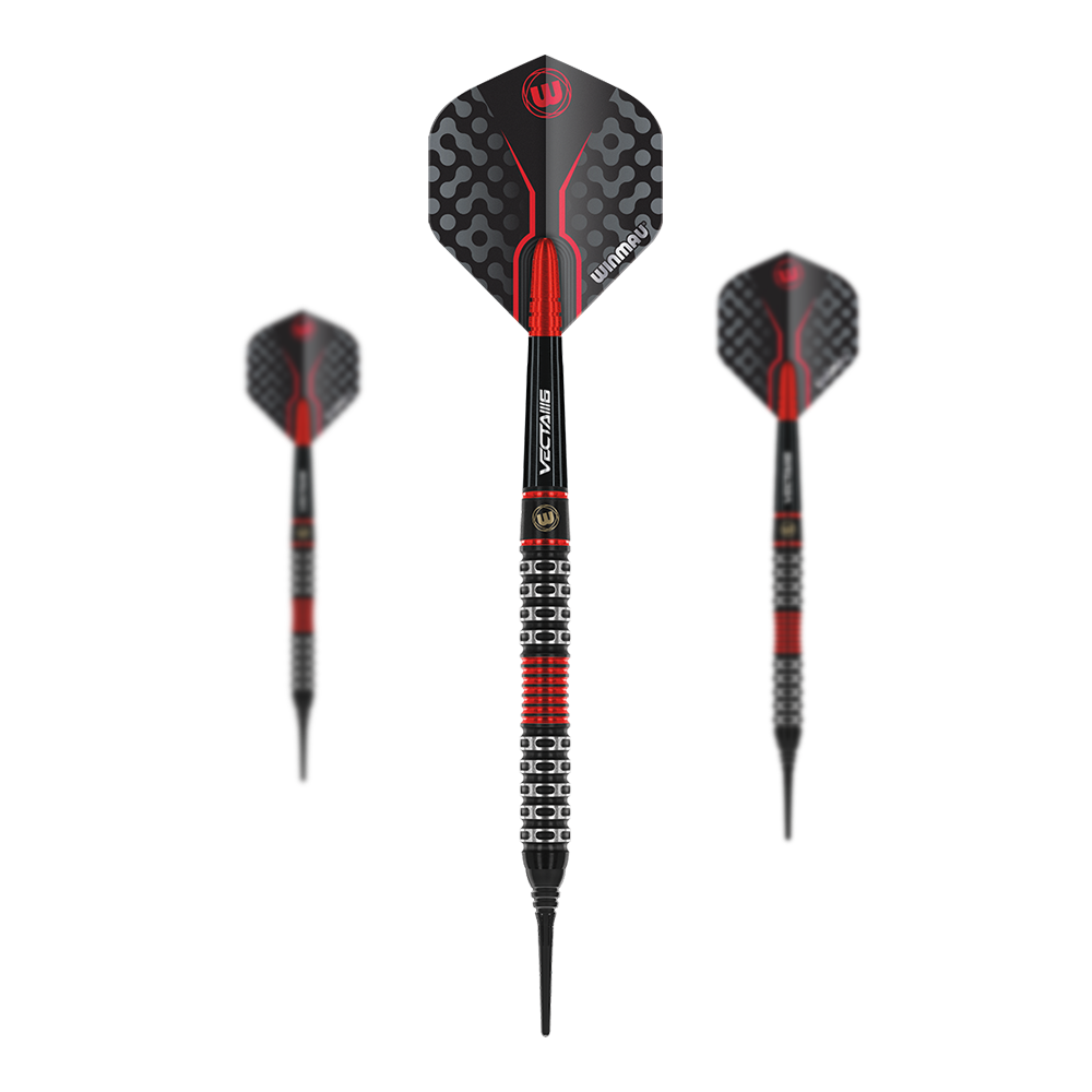 Winmau Joe Cullen Special Edition soft darts Auf dem Bild sind drei Softdarts mit schwarzen und roten Details zu sehen. Die Flights haben ein modernes, geometrisches Muster und das mittlere Dart wird von vorne gezeigt.
