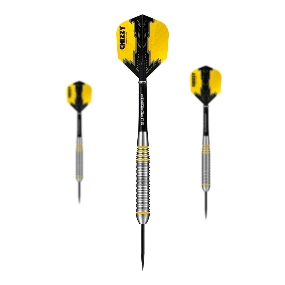 Harrow's Dave Chisnall Chizzy Brass Steel Darts Das Bild zeigt drei Steeldarts der Marke "Harrows Dave Chisnall Chizzy Brass". Die Pfeile haben gelb-schwarze Flights und silberne Griffe mit gelben Akzenten.