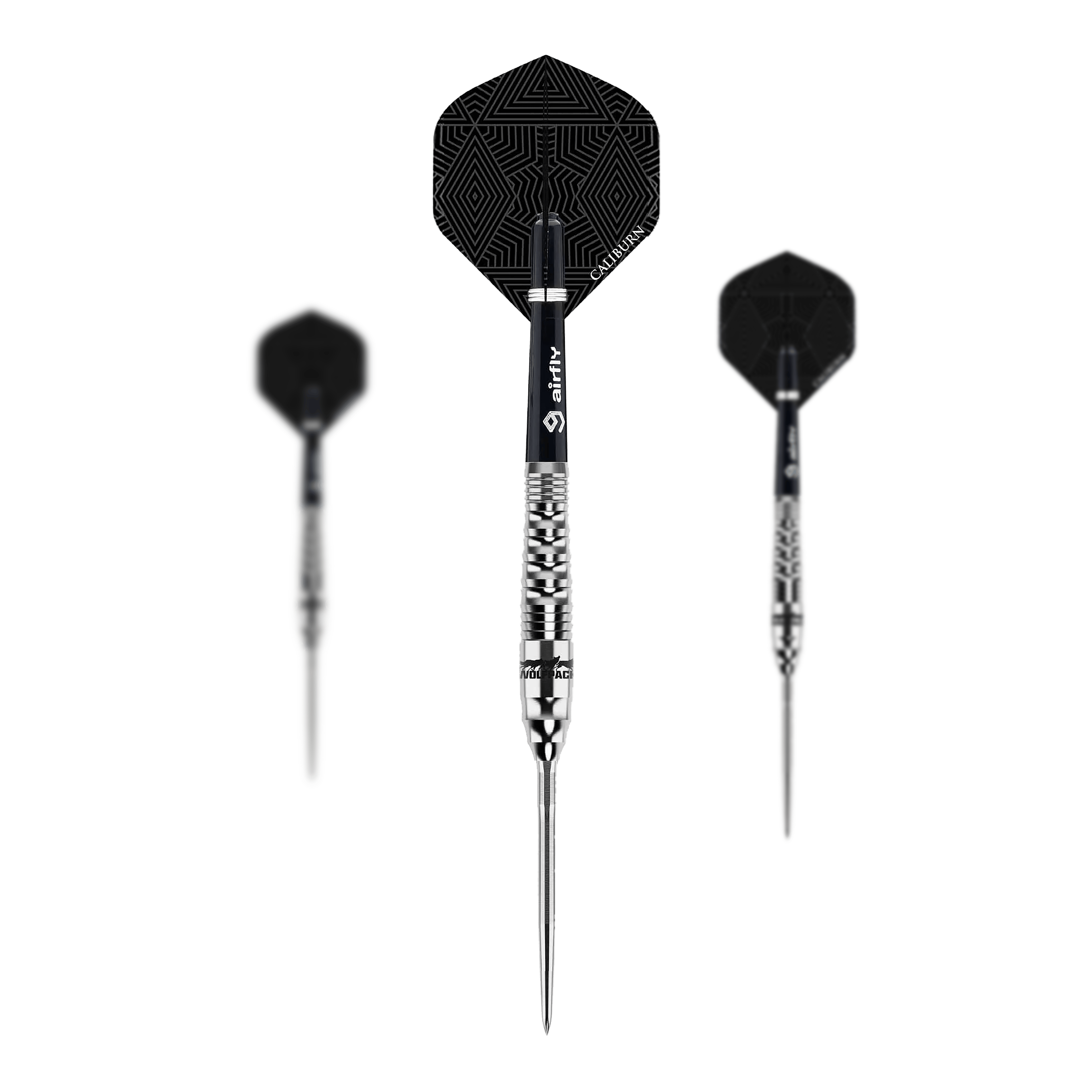 Caliburn Wolfpack W3 Steeldarts - 21g Das Bild zeigt drei Steeldarts des Modells "Caliburn Wolfpack W3" mit einem Gewicht von 21g. Die Darts haben silberne Spitzen und Schäfte sowie schwarze Flights mit geometrischem Muster.