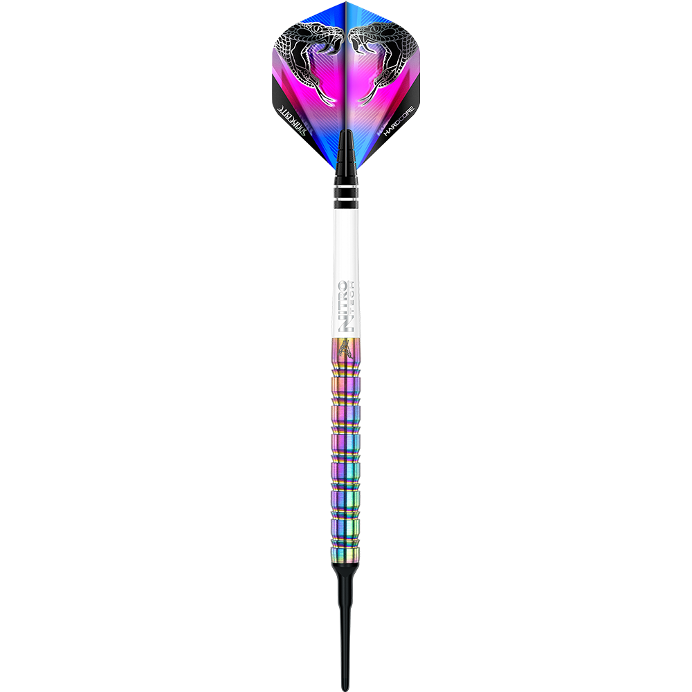RD1571_Red_Dragon_Peter_Wright_Snakebite_1_Rainbow_Softdarts_1SLwcxOOBNM45h Dies ist ein bunter Softdart mit einem auffälligen Regenbogen-Design am Griff. Auf den Flights sind zwei Schlangen abgebildet und das Gewicht beträgt 18 Gramm.