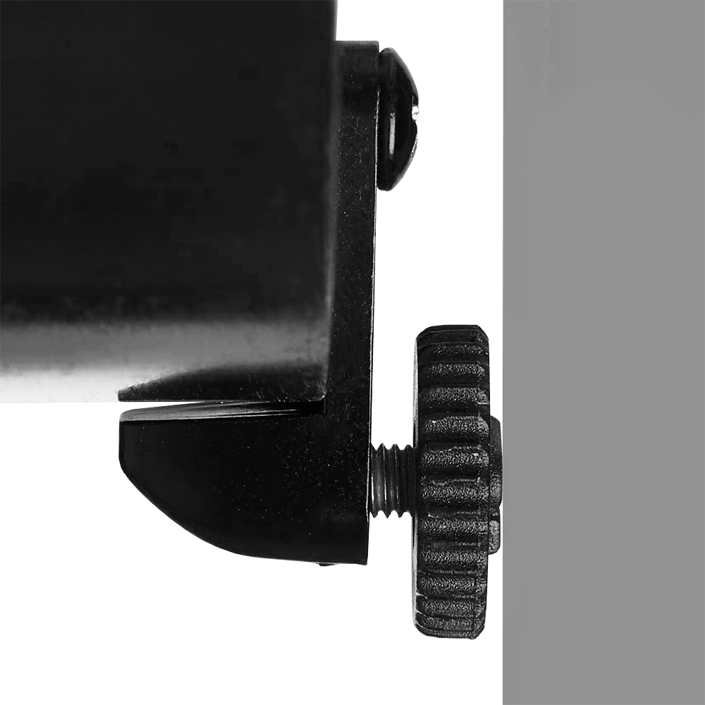 79827_Unicorn_Unilock_Board_Nivellierungsset_2 Das Bild zeigt eine Nahaufnahme eines Einstellrades am Unicorn Unilock Board Nivellierungsset. Das schwarze Stellrad dient zur präzisen Justierung des Boards an der Wand.