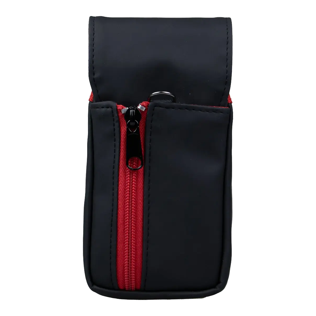 Bulls NL Spacecase Softcase Black-Red Gezeigt wird das Bulls NL Spacecase Softcase Schwarz-Rot. Das Etui ist für Darts und Zubehör konzipiert.