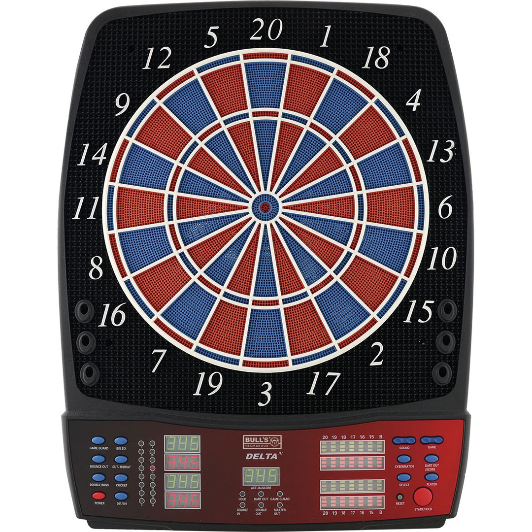 67986_p1 Das Bild zeigt das elektronische Dartboard „BULL'S Delta IV RB Sound“. Es hat ein farbiges Spielfeld mit einer digitalen Anzeige und mehreren Tasten zur Steuerung.