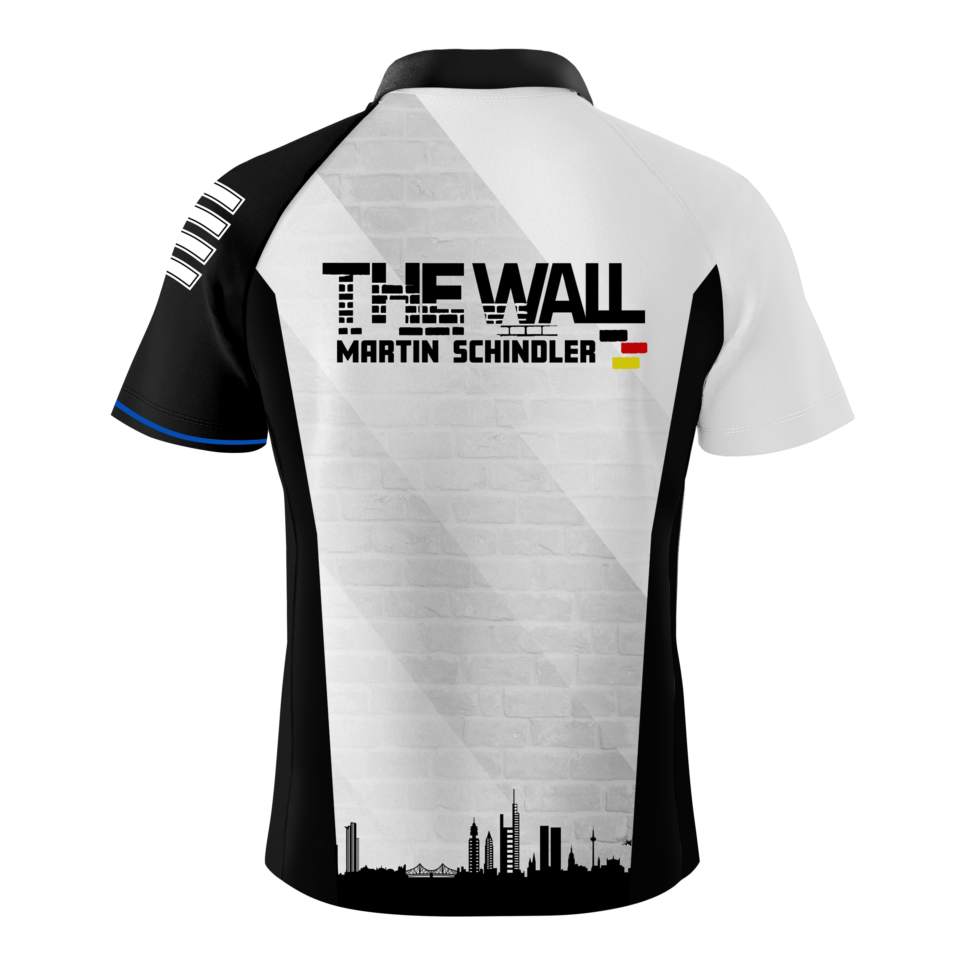 Bulls Martin Schindler The Wall dart shirt Das Bild zeigt das "Bulls Martin Schindler The Wall Dartshirt" von hinten. Auf dem Shirt steht "THE WALL MARTIN SCHINDLER" mit einer kleinen Deutschlandflagge und einer Stadtsilhouette darunter.