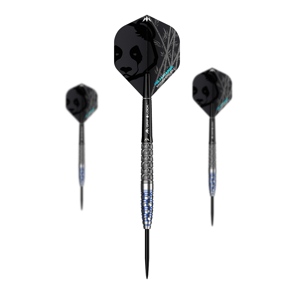 Mission Xiaochen Zong Pandaman Steeldarts - 22g Das Bild zeigt drei Steeldarts des Modells "Mission Xiaochen Zong Pandaman" mit einem Gewicht von 22g. Die Flights der Darts sind schwarz und zeigen das Gesicht eines Pandas.