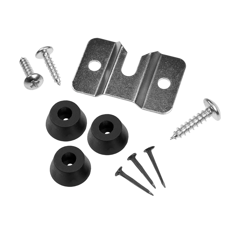 666_Steeldartboard_Wandhalterung_1ZDSDTgP1YSo4K Das Bild zeigt eine Steeldartboard Wandhalterung mit Schrauben, Nägeln und Gummipuffern. Alle Teile sind zur einfachen Befestigung eines Dartboards an der Wand vorgesehen.