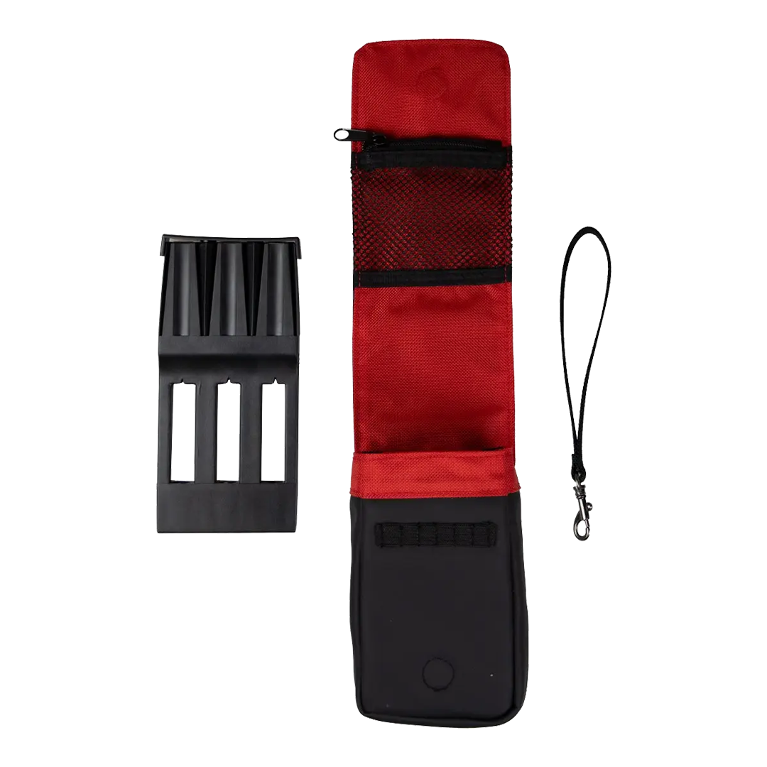 Abgebildet ist das Bulls NL Spacecase Softcase in den Farben Schwarz und Rot. Das Etui bietet Platz für Dartzubehör und Pfeile.