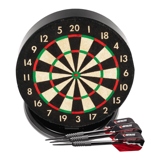 Ruthless Mini Desktop Dartboard Set Das Bild zeigt das Produkt "Ruthless Mini Desktop Dartboard Set" mit einer kleinen Dartscheibe. Vor der Scheibe liegen drei schwarze Dartpfeile mit roten Flights.