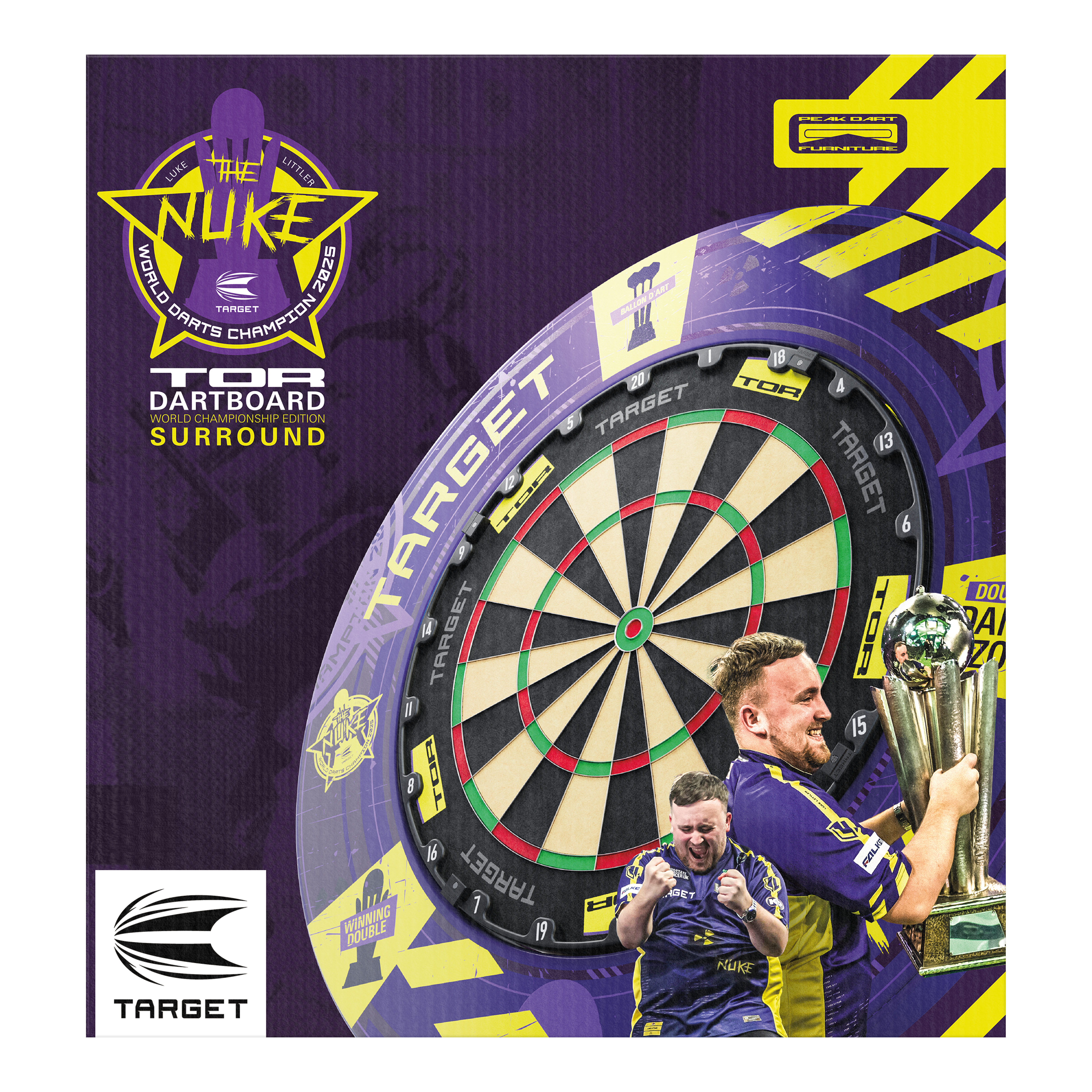 Auf dem Bild ist ein bunter Dartboard-Bundle mit dem Namen "The Nuke" und dem Schriftzug "World Darts Champion 2025" zu sehen. Im Vordergrund hält eine jubelnde Person einen großen Pokal in der Hand.