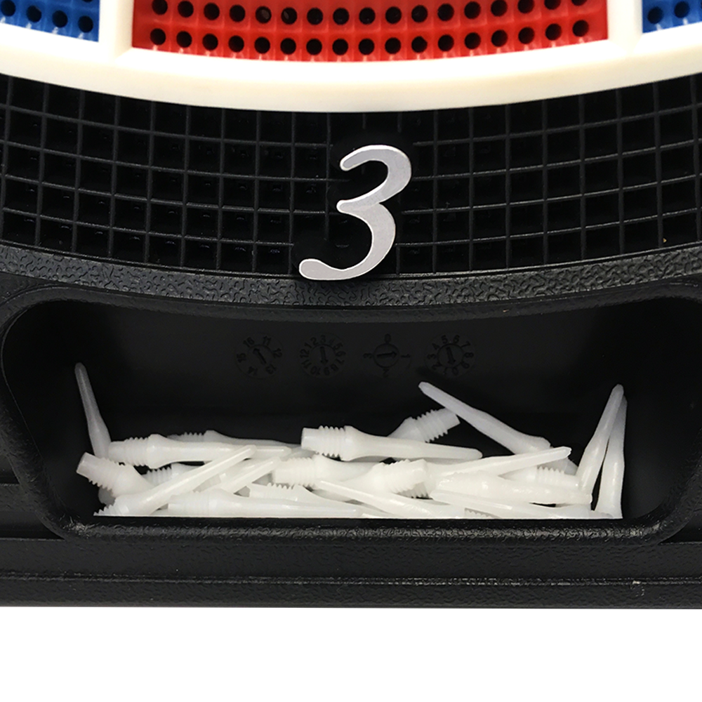 8089_Karella_Elektronische_Dartscheibe_CB25_Turnierausf-hrung_4Tw2jEk7uIUm2U Das Bild zeigt einen Ausschnitt der elektronischen Dartscheibe CB 25 Turnierausführung. Im Fach unter der Zahl 3 liegen mehrere weiße Ersatzspitzen für Softdarts.