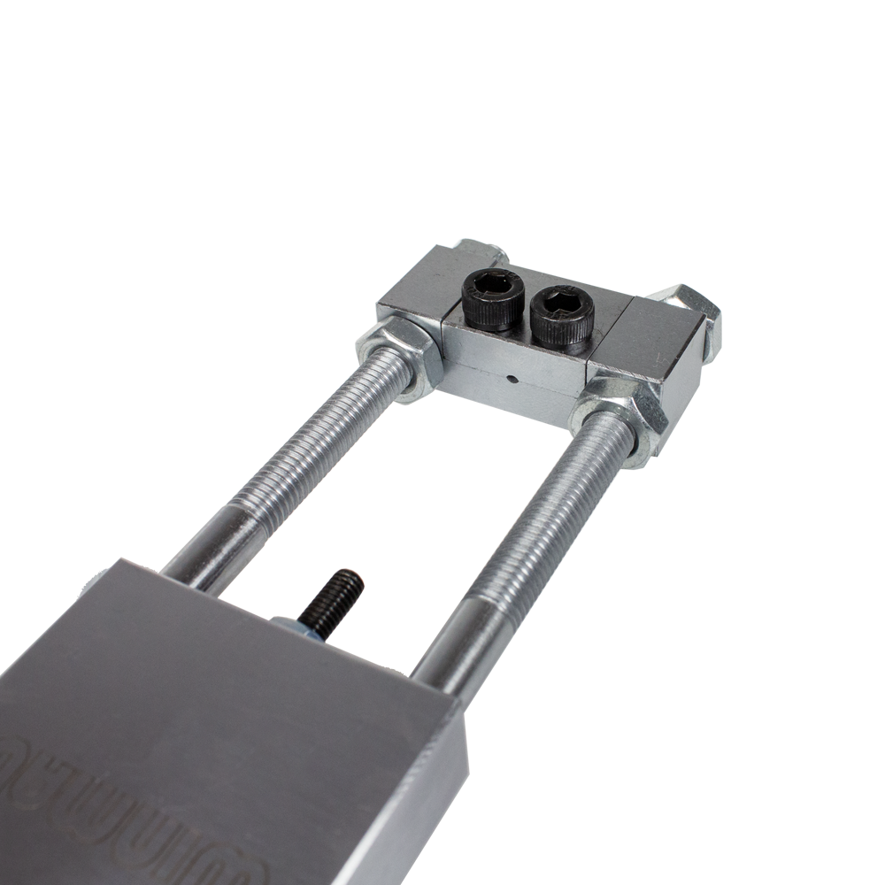 8425-Winmau-Craftsman-Re-pointing-System-4 Das Bild zeigt das Winmau Craftsman Re-Pointing System Spitzenwechsler. Es handelt sich um ein Werkzeug aus Metall zum Auswechseln von Dartspitzen.