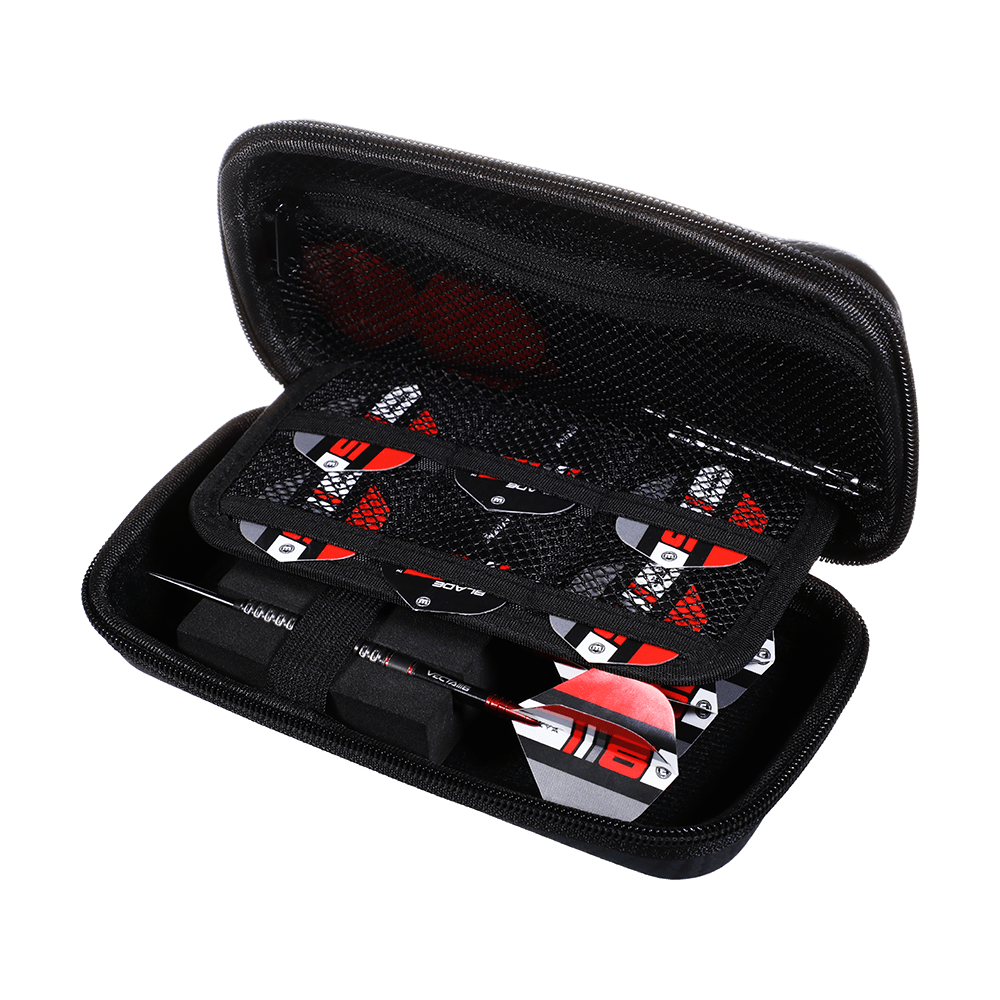 8334_Winmau_Blade6_Dartcase_4 Dies ist das Winmau Blade 6 Dartcase, ein Aufbewahrungsetui für Dartpfeile. Im Inneren gibt es Fächer und Netze zur sicheren Organisation und zum Schutz der Darts und Zubehörteile.