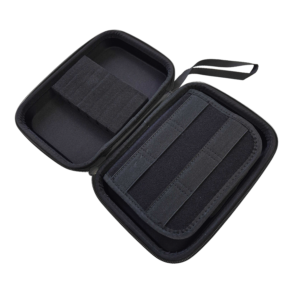 System-4 dart case with your design Abgebildet ist ein McDart System4 Dartcase in Grau. Das Dartcase ist vollständig geöffnet und zeigt das Innenleben.