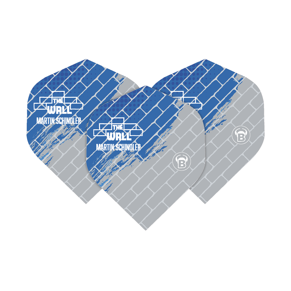 Bulls Metrixx Martin Schindler Blue Gray No2 Standard Flights Das Bild zeigt drei Dartflights in Blau und Grau mit einem Ziegelmuster. Auf den Flights steht "The Wall Martin Schindler" in weißer Schrift.