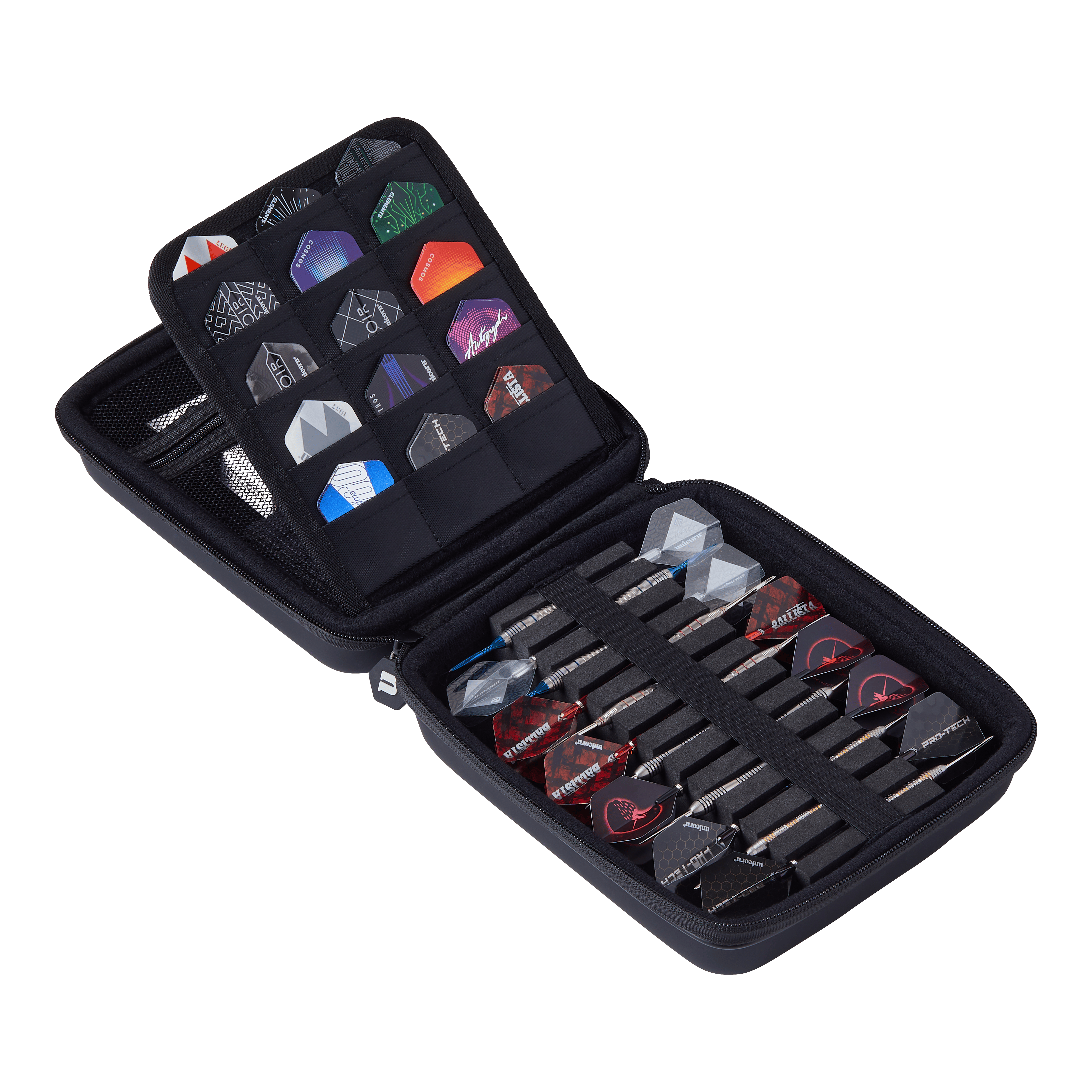 Unicorn Ultra 3UP Large Dart Case - Black Das Bild zeigt das "Unicorn Ultra 3UP Large Dartcase - Schwarz" mit geöffnetem Reißverschluss. Im Inneren sind mehrere Dartpfeile und Flights ordentlich in speziellen Fächern und Taschen einsortiert.