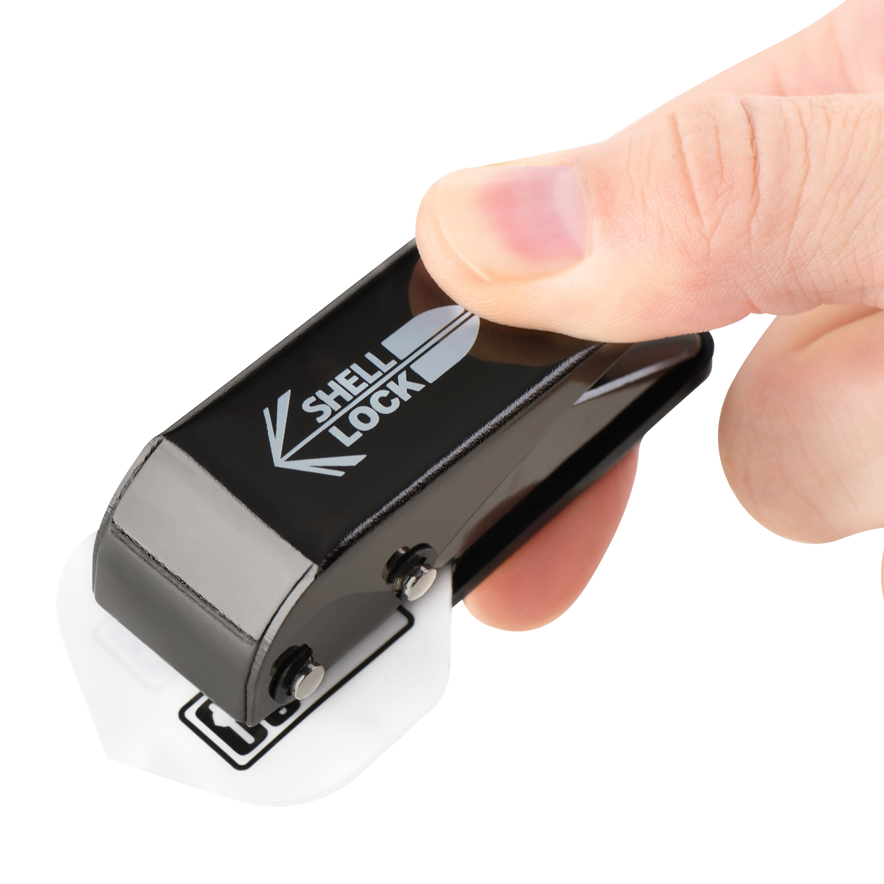 L-Style One80 Shell Lock Punch Flight Punch Das Bild zeigt das Produkt "L-Style One80 Shell Lock Punch Flightlocher", das in einer Hand gehalten wird. Mit diesem Werkzeug wird ein Loch in ein Dartflight gestochen.