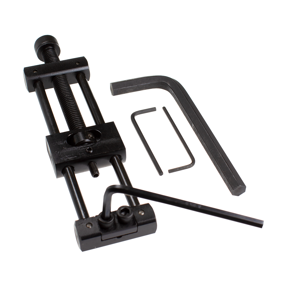 Designa Dart Repointer Black Pro Edition - Tip Changer Das Bild zeigt den Designa Dart Repointer Black Pro Edition - Spitzenwechsler. Es handelt sich um ein Werkzeug für Dartspieler zum Wechseln der Spitzen.