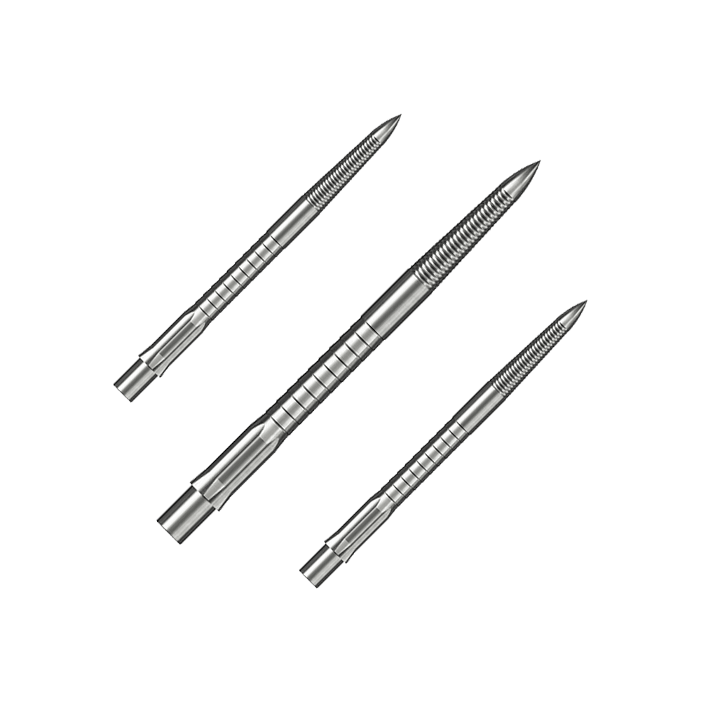 Caliburn System Steel Dart Tips - Micro Grip - Silver Das Bild zeigt drei silberne Steeldartspitzen mit feiner Riffelung. Sie sind länglich und haben ein Mikrorillen-Design für besseren Halt.