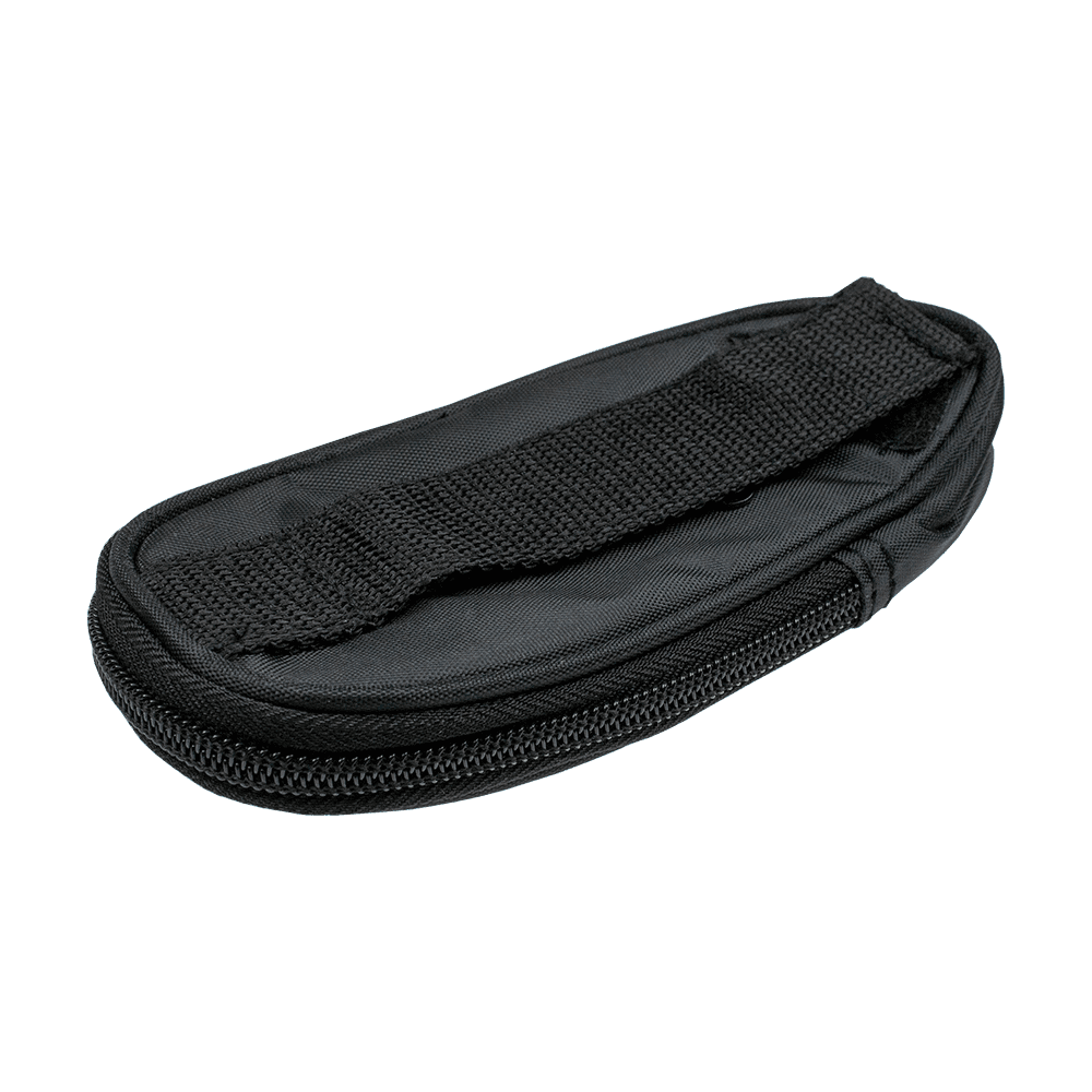 723_McDart_Slim_Case_Darttasche_Schwarz_4 Die Abbildung zeigt das McDart Slim Case Darttasche in Schwarz. Die Tasche ist schlank, hat einen Reißverschluss und einen Tragegriff.