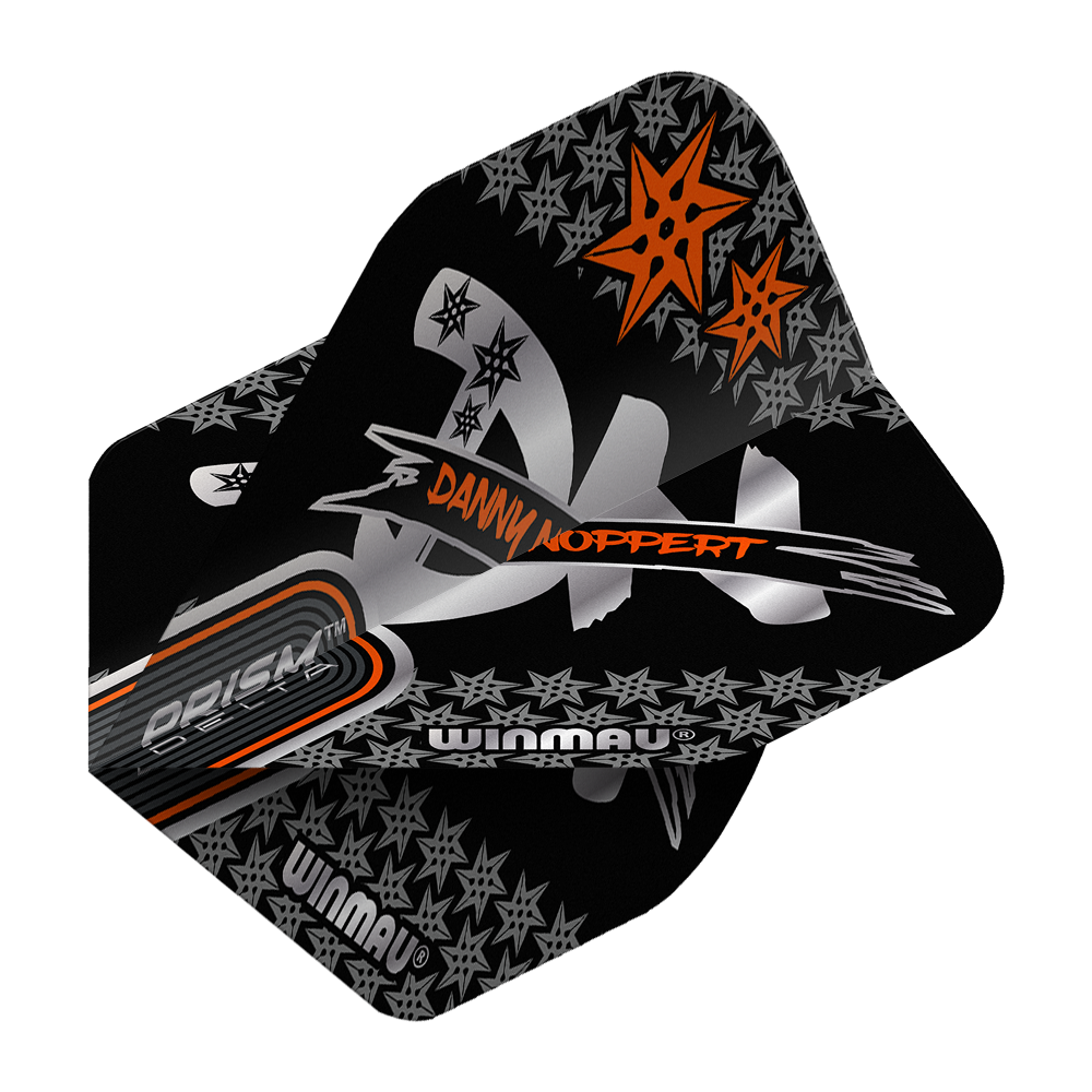 Winmau Prism Delta Danny Noppert Black Signature No2 Standard Flights Das Bild zeigt die Winmau Prism Delta Danny Noppert Black Signature No2 Standard Flights. Die Flights sind schwarz mit silbernen und orangefarbenen Sternen und dem Namen "Danny Noppert" bedruckt.