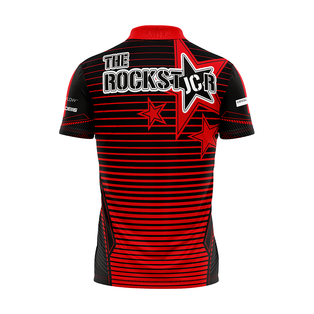 8414_Winmau_Joe_Cullen_Dartshirt_2 Das Bild zeigt das Winmau Joe Cullen Dartshirt in Schwarz und Rot. Auf der Rückseite steht groß "THE ROCKSTAR" mit einem auffälligen Sternmotiv.
