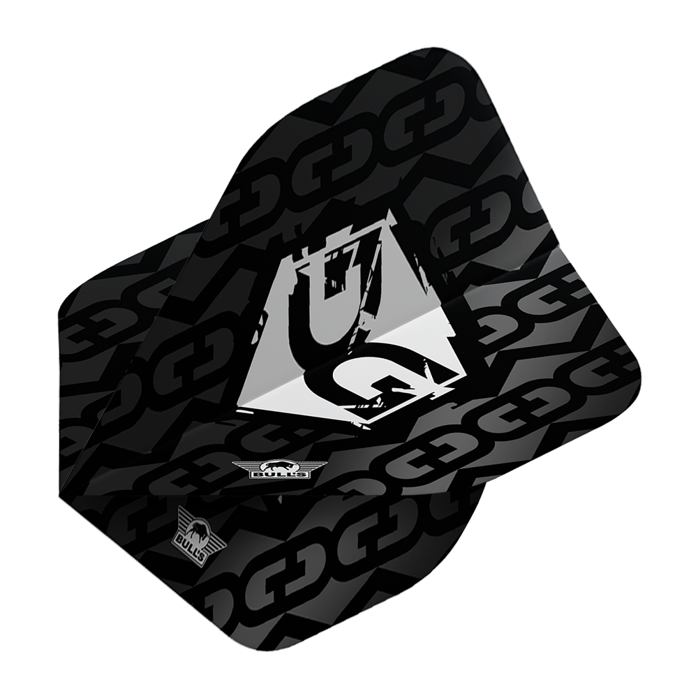 BU50921_Bulls_NL_Player_100_Martijn_Kleermaker_80_No2_Standard_Flights_2 Das Bild zeigt ein schwarzes Dart-Flügelset mit Kettenglied-Design und einem weißen grafischen Logo in der Mitte. Unten ist das Bulls NL Logo zu sehen.