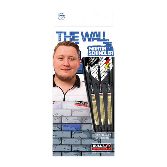 Bulls Martin Schindler The Wall Brass Softdarts - 18g Das Bild zeigt die Verpackung der "Bulls Martin Schindler The Wall Brass Softdarts - 18g". Auf der Verpackung ist ein Foto von Martin Schindler sowie drei Softdarts mit Messing-Barrels abgebildet.