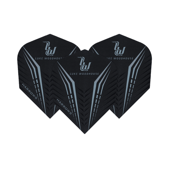 HR24_Harrows_Prime_Luke_Woodhouse_Standard_Flights_1r7PrZsxe6SYWc Das Bild zeigt drei Sätze der Harrows Prime Luke Woodhouse Standard Flights für Darts. Sie sind schwarz mit silbernen Linien und dem Namen "Luke Woodhouse" darauf.