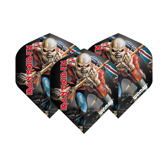 6905-224_Winmau_Rockstar_Legends_Iron_Maiden_Eddie_Standard_Flights_1odieKfvbhFz37 Auf dem Bild sind drei Dart-Flights zu sehen, die das Motiv von Eddie, dem Maskottchen der Band Iron Maiden, zeigen. Die Flights tragen die Aufschrift "IRON MAIDEN" und das Logo von Winmau.