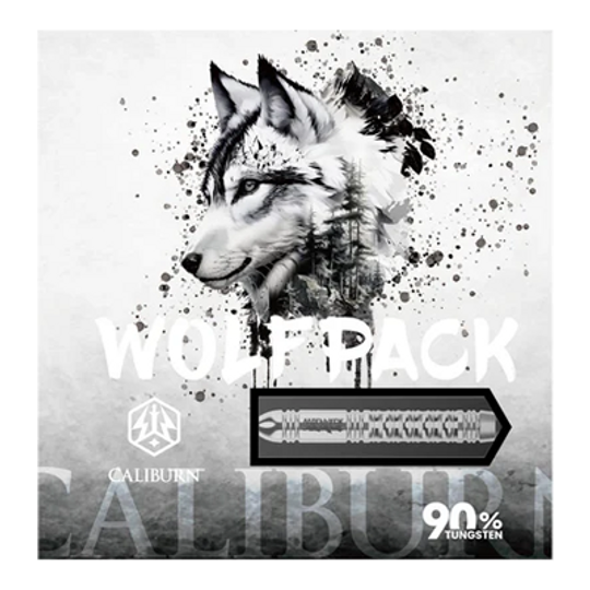Caliburn Wolfpack W1 steel darts - 23g Das Bild zeigt die Verpackung der "Caliburn Wolfpack W1 Steeldarts - 23,5g". Auf der Vorderseite ist ein Wolfskopf zusammen mit einem abgebildeten Dartpfeil und dem Hinweis "90% Tungsten" zu sehen.
