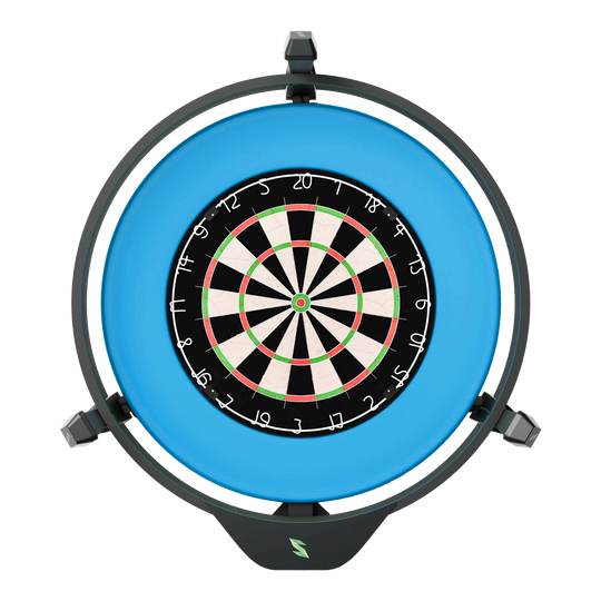 Scolia Home 2 FLEX - Electronic Autoscoring System with Lighting Ring 2026 Dieses Bild zeigt das Produkt "Scolia Home 2 FLEX - Elektronisches Score-System mit Beleuchtungsring". In der Mitte befindet sich eine Dartscheibe, die von einem leuchtenden blauen Ring umgeben ist.