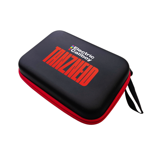 Electric Callboy Dance Envy Dartcase Das Bild zeigt das Electric Callboy Tanzneid Dartcase. Das Dartcase ist für den sicheren Transport von Dartzubehör konzipiert.